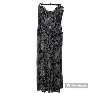 Xhilatation sleeveless Jumper with pockets Black white print flare legs size XL